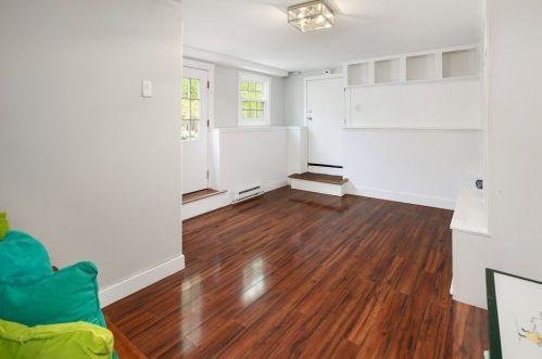 10 Leonard St, Hingham MA 02043-4725 exterior