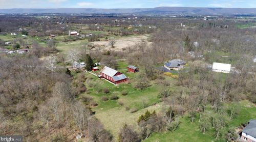 385 Springview Rd, Carlisle PA 17015-7411 exterior