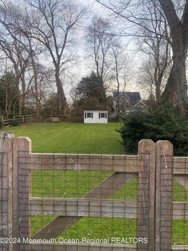 122 Markham Pl, Little Silver, NJ 07739-1409