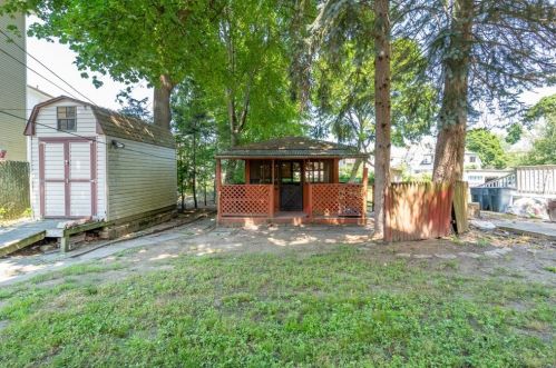 24 Fairbanks St, Worcester MA 01610-2104 exterior