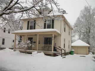 678 Jefferson St, Cleveland OH  44146-3711 exterior