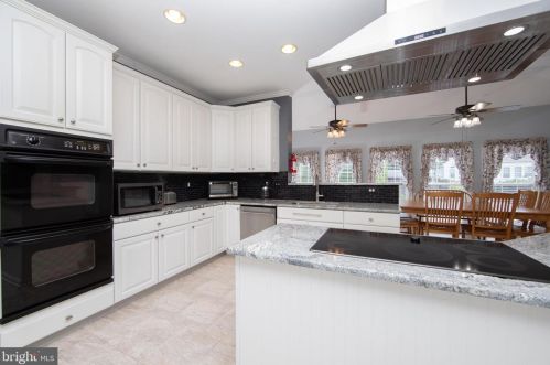 36 Hackemore St, Burlington NJ 08016-3056 exterior