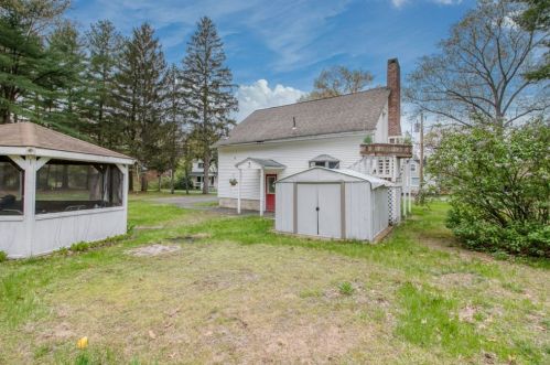 434 East St, South Hadley MA 01075-2118 exterior