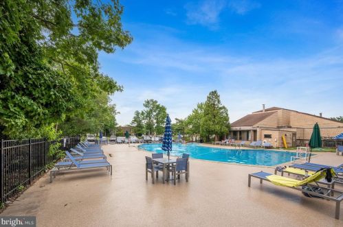 9 Maplewood Ct, West Deptford NJ 08066-2406 exterior