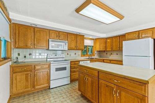 14 D St, Dracut, MA 01826-2116