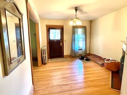 8 Hadwen Ln, Worcester MA 01602 exterior