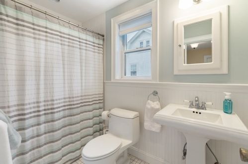 2 Bonad Rd, Milton MA 02186-3212 exterior