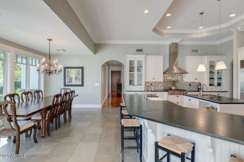 5621 Calle Camelia, Phoenix AZ 85018-4617 exterior