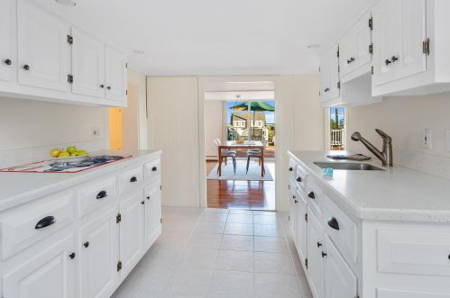 65 Morris Is Rd, Chatham MA 02633-2526 exterior