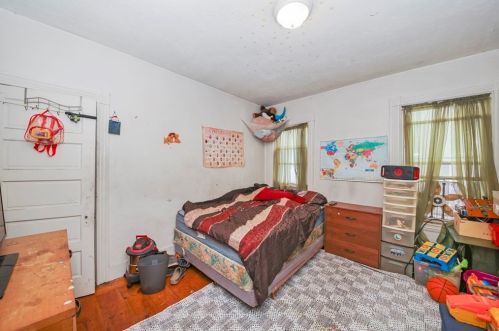 9 Lund St, Worcester MA 01607-1117 exterior