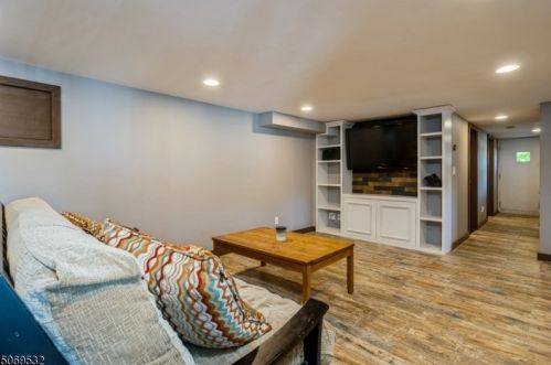 454 Skyline Lk Dr, Skyline Lakes NJ 07456-1917 exterior