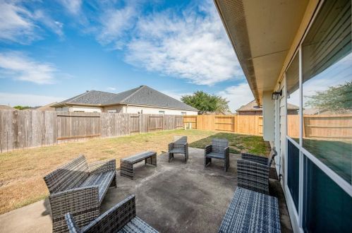 9006 Bonbrook Bnd Ln, Richmond TX 77469-4730 exterior