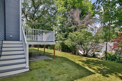 53 Lantern Ln, Arlington MA 02474-1806 exterior