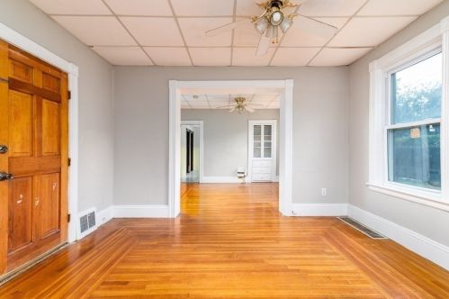 21 Whipple St, Worcester MA 01607-1339 exterior