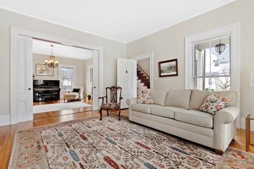 42 Maple St, Newton MA 02458-1712 exterior