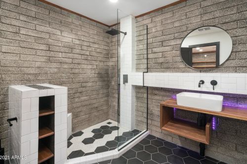 1413 Edgemont Ave, Phoenix AZ 85035-1809 exterior