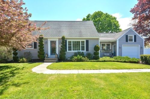 119 Ledge Rd, Seekonk, MA 02771-5211