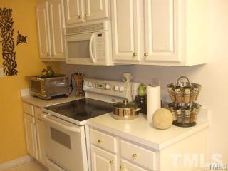 412 Waters Edge Dr, Durham NC  27703-6707 exterior