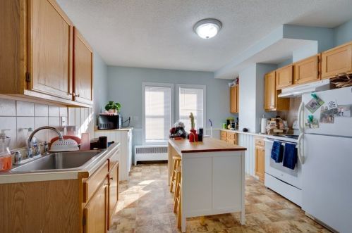 12 Highland Ter, Needham MA 02494-3014 exterior