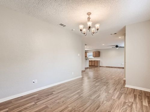 7032 Greenview Cir, Fort Worth TX 76120-1343 exterior