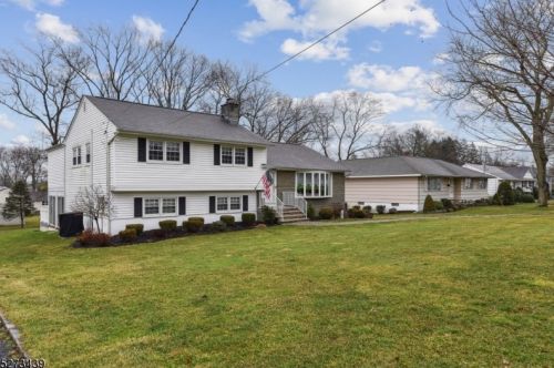 47 Ronald Dr, East Hanover NJ  07936-1420 exterior