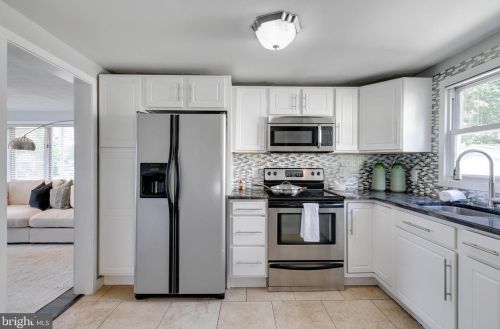 301 Lincoln Ave, West Deptford NJ  08066-1132 exterior