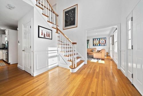 121 Hanson Rd, Newton, MA 02459-3627