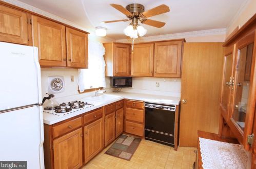 27 Jamaica Way, Trenton NJ 08610-1314 exterior