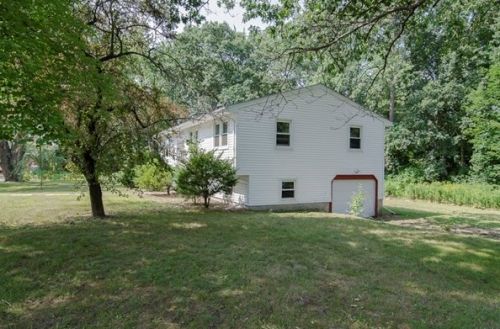 32 Kearsage St, Dracut, MA 01826-5910