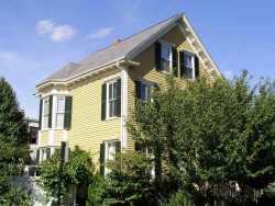 15 Davis St, Newton, MA 02465-2442