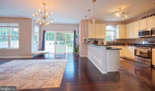 128 Betsy Ross Way, West Deptford NJ 08096-6872 exterior