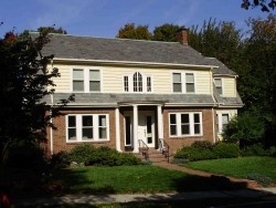 35 Dolphin Rd, Newton, MA 02459-1304