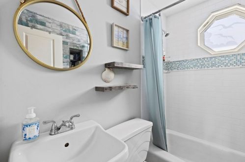 35 Monmouth St, Quincy MA 02171-1067 exterior