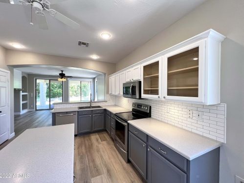 5922 Bent Tree Dr, Phoenix, AZ 85083-6563