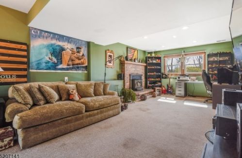 370 Shire Rd, Milford NJ  08848-1720 exterior