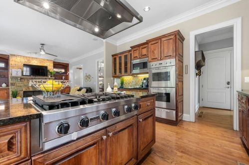 1789 Buckhead Vly Ln, Atlanta GA 30324-2795 exterior