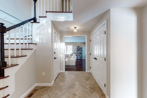 11 Colonial Dr, Shrewsbury MA  01545-1520 exterior