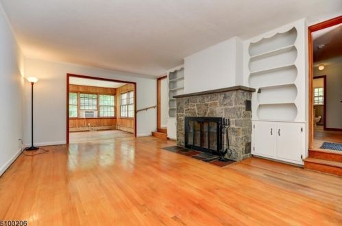 19 Bearfort Ter, Skyline Lakes, NJ 07456-2915