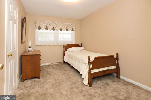 5 Cambridge Ave, Erial NJ 08081-1229 exterior