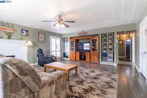 15278 Hardin St, San Leandro, CA 94579-1604