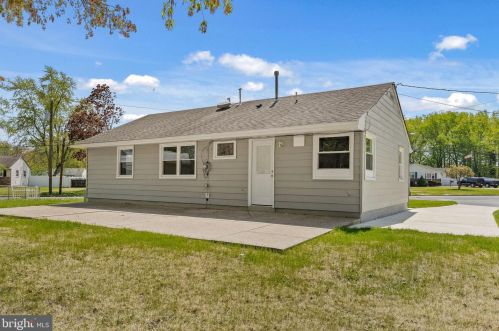 300 May Ave, West Deptford NJ 08096-1167 exterior