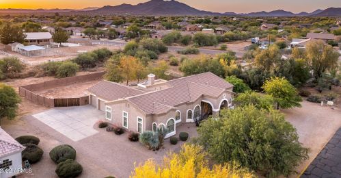 38426 5th St, Phoenix, AZ 85086-6458