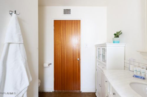 1631 Catalina Dr, Phoenix AZ 85018-7212 exterior