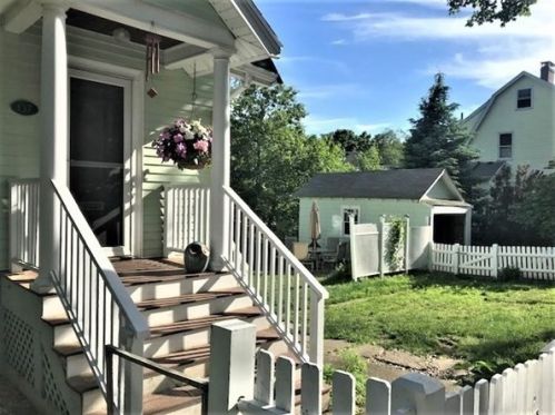 137 Sunset Rd, Arlington MA  02474-8920 exterior