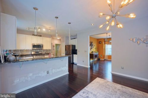 128 Betsy Ross Way, West Deptford NJ 08096-6872 exterior