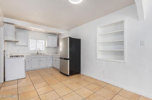 2502 Edgemont Ave, Phoenix AZ 85035-1716 exterior