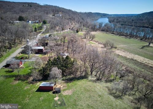 135 Riegelsville Rd, Milford, NJ 08848-1898