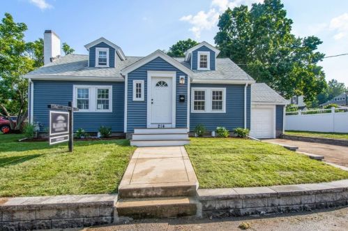 214 Riverside Dr, Dedham MA  02026-6932 exterior