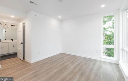 719 16 St, Philadelphia PA 19130-2924 exterior