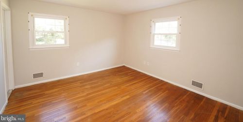 17 Stonicker Dr, Trenton NJ 08648-3215 exterior